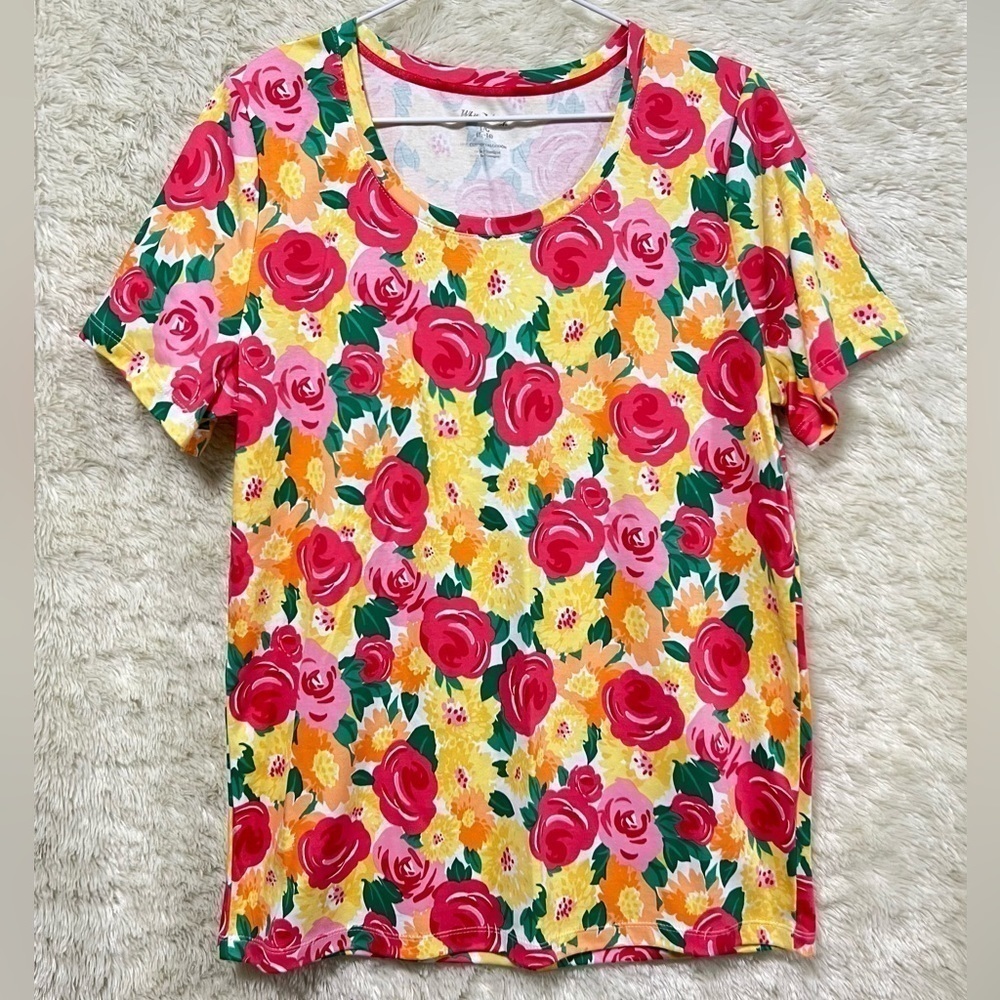 🆕 White Stag Roses Floral Colorful Top